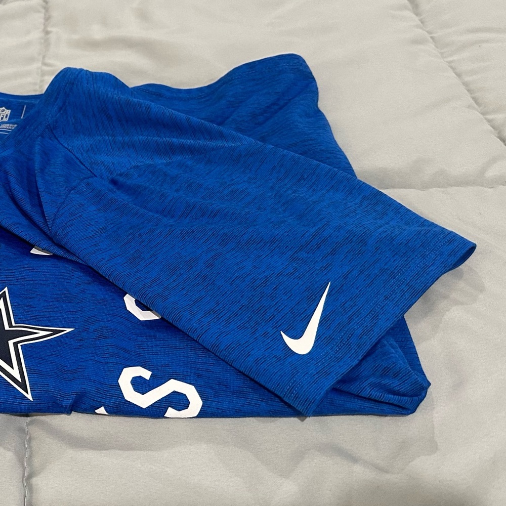 Women’s Nike Dallas Cowboy v-neck shirt.
